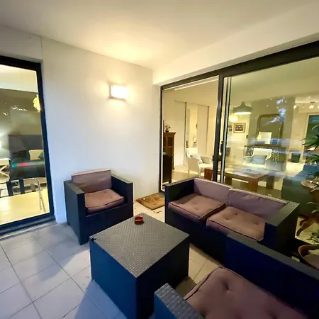 Vue Exceptionnelle Sur Les Tours ! Charme Et Tranquillite Lägenhet