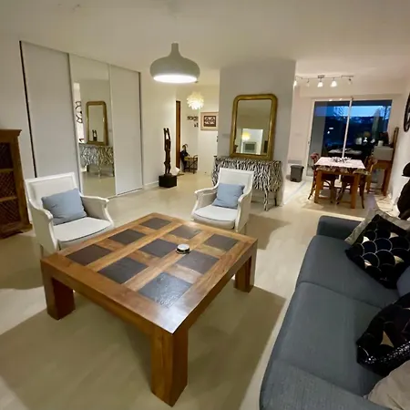 Daire Vue Exceptionnelle Sur Les Tours ! Charme Et Tranquillite