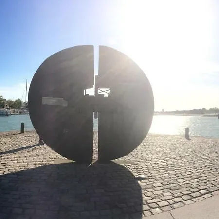 Vue Exceptionnelle Sur Les Tours ! Charme Et Tranquillite