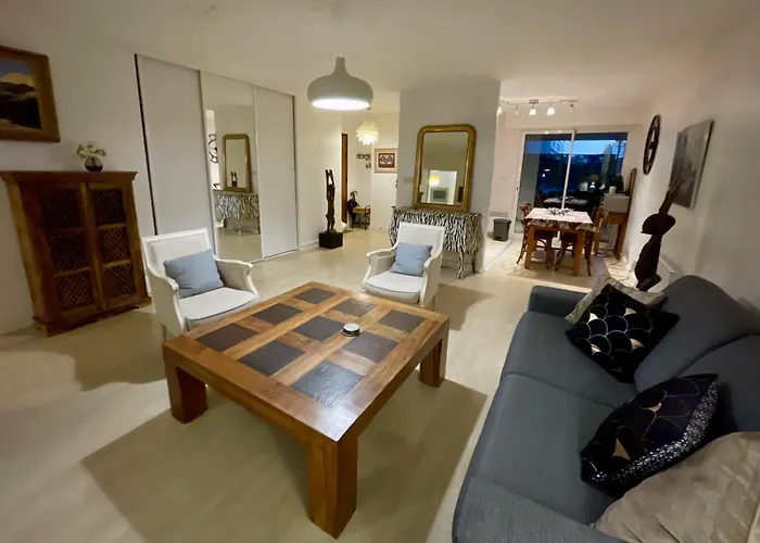 Daire Vue Exceptionnelle Sur Les Tours ! Charme Et Tranquillite