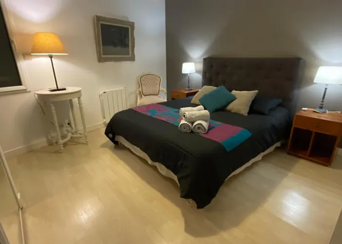 Vue Exceptionnelle Sur Les Tours ! Charme Et Tranquillite Daire