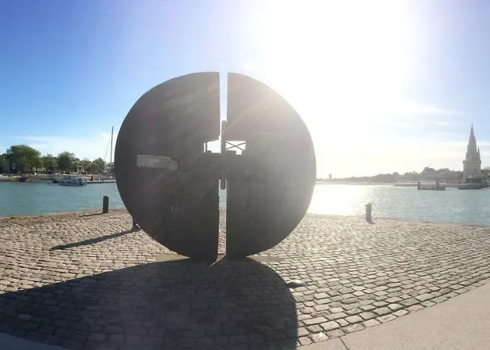 Vue Exceptionnelle Sur Les Tours ! Charme Et Tranquillite